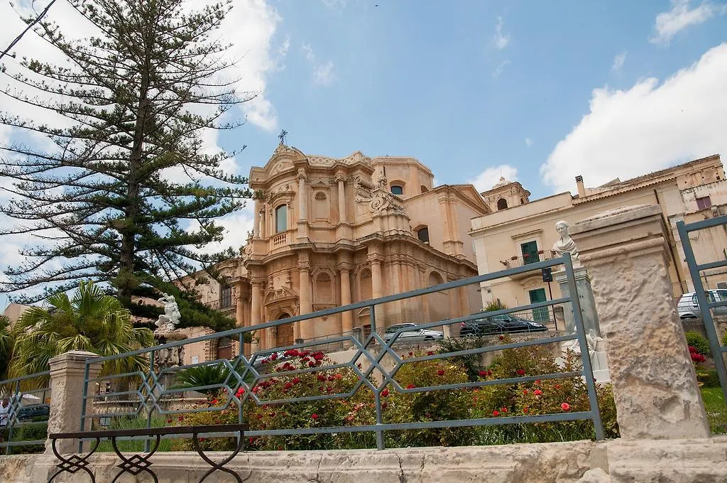 B&B Novecento Siciliano Noto Oda ve Kahvaltı