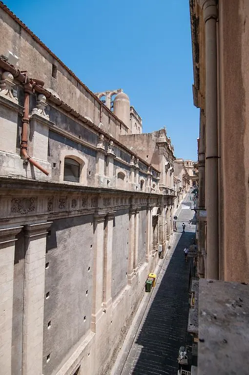 Oda ve Kahvaltı B&B Novecento Siciliano Noto