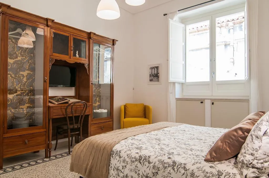 B&B Novecento Siciliano Noto Oda ve Kahvaltı