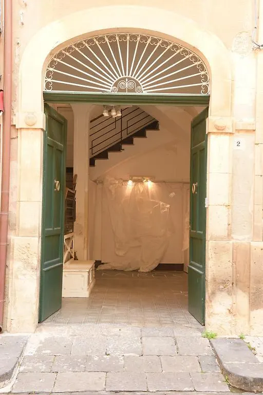 Oda ve Kahvaltı B&B Novecento Siciliano Noto İtalya